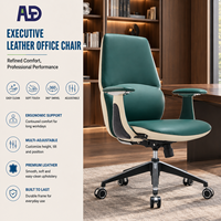 Chaise de bureau exécutive en cuir Aston - Appuie-tête ergonomique réglable, accoudoirs fixes, dossier ouvert, design moderne, siège coulissant, chrome