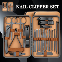 Ensemble de manucure et pédicure professionnel de luxe en 7 pièces, kit de soin en acier inoxydable avec étui de voyage en cuir pour la maison, le salon ou comme cadeau