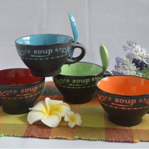 Ensemble cadeau <span class=keywords><strong>de</strong></span> promotion moderne pour le festival Tasse à soupe en céramique <span class=keywords><strong>de</strong></span> 24oz avec cuillère Ensembles <span class=keywords><strong>de</strong></span> bols à petit-déjeuner en céramique au design noir spécial os - Product Image 5