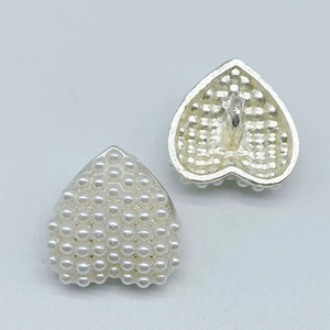 Bouton <span class=keywords><strong>de</strong></span> couture coeur décoratif en gros diamant métal perle strass boutons à tige pour vêtements - Product Image 5