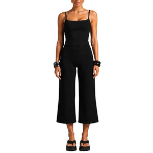 Conjunto de Top de Yoga de Tirantes Cruzados para Mujer con Logotipo Personalizado, de Secado Rápido para Correr y Fitness, y Leggings de Cintura Alta con Efecto Levanta Glúteos - Product Image 4