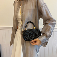 Sac à main rigide ovale gaufré avec poignée tressée et chaîne en PU, sac bandoulière pour femme, idéal pour les soirées