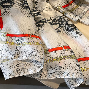 Sciarpe in poliestere stampate con animali di moda di lusso all'ingrosso per donne <span class=keywords><strong>vestito</strong></span> da sera estivo scialli con motivo a testa di serpente grigio sciarpe - Product Image 4