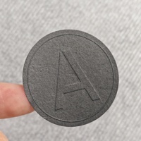 Étiquettes en relief en papier texturé spécial en gros d'usine autocollants de logo auto-adhésifs
