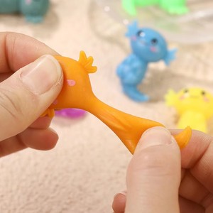 Squishy Axolotl Multicolore en TPR Souple - Jouet Anti-Stress à Rebond Lent pour Enfants et Adultes, Jouet Sensoriel et Cadeaux de Fête - Product Image 3