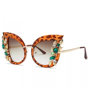 <span class=keywords><strong>Occhiali</strong></span> da sole oversize Cat Eye da <span class=keywords><strong>donna</strong></span> strass alla moda con Design floreale <span class=keywords><strong>occhiali</strong></span> da sole trasparente rosso blu grigio montature Anti-radiazioni - Product Image 5