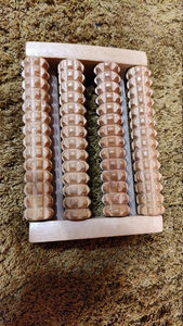 Accessoire en bois d'acupression <span class=keywords><strong>à</strong></span> domicile pour l'auto-assistance soulagement du stress et de la douleur prenez soin de vous petit masseur de pieds avec 4 rouleaux - Product Image 2