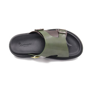 Sandalias de Verano Hechas a Mano en Italia con Cuero de Becerro Verde Oscuro y Plantilla de PU Suave para Uso en Exteriores - Product Image 4