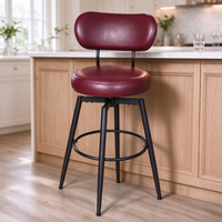 Tabouret de bar pivotant en cuir bordeaux avec dossier rembourré, coussin rond, pieds en acier et anneau de repose-pieds – Mobilier pour hôtel et bar