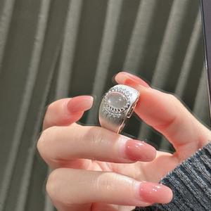 Anillo de Espuma de Agua de Plata Pura S925 con Estilo Vintage, Anillo de Diseño de Nicho Ovalado Ancho de Lujo Ligero, Anillo Cepillado - Product Image 4