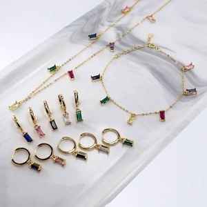 Conjunto <span class=keywords><strong>de</strong></span> joyería <span class=keywords><strong>de</strong></span> mujer <span class=keywords><strong>de</strong></span> Plata <span class=keywords><strong>de</strong></span> Ley 925 <span class=keywords><strong>de</strong></span> Zirconia cúbica chapada en oro <span class=keywords><strong>de</strong></span> <span class=keywords><strong>marcas</strong></span> <span class=keywords><strong>famosas</strong></span> <span class=keywords><strong>de</strong></span> diseñador <span class=keywords><strong>de</strong></span> fábrica OEM personalizado - Product Image 1