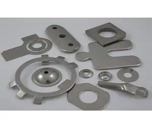 Aksesori cap logam kompetitif untuk produk Stamping fabrikasi logam dengan semprotan multi-posisi rak dinding logam