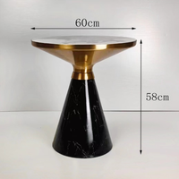 Table d'appoint contemporaine 2026 présentant un élégant plateau en pierre frittée et une base en métal sculpté, élégante et simple