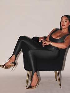 Women in Tight Dress Pants - High-Waist Fashionista Style