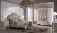 Meuble de chambre à coucher élégant de haute qualité en bois massif blanc italien avec 5 tiroirs, miroir et tabouret