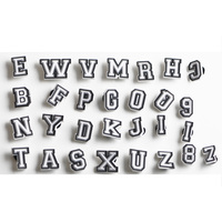 Оптовая продажа, дешевые резиновые шармы 0-9 # A-Z 26, английские буквы и цифры для засорения, красочные шармы из ПВХ алфавита, шармы, светящиеся буквы