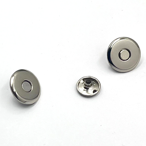 כפתור מגנטי דו-צדדי 18 מ\\\"מ בצורת פרפר, משטח חלק עם כפתור מגנטי משובץ - Product Image 3