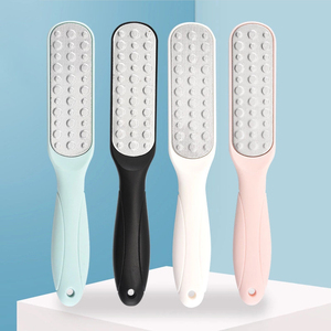 Lima de Pies Metálica de Doble Cara con Diferentes Granos para Exfoliar y Eliminar la Piel Muerta - Product Image 1