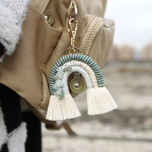 Promotion <span class=keywords><strong>2022</strong></span> : Bijoux, Cadeaux, Pendentif, Breloque de sac à pompon, Porte-clés de voiture, Porte-clés tressé arc-<span class=keywords><strong>en</strong></span>-ciel style bohème - Product Image 3