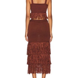 Ensemble deux pièces personnalisé pour femme, col carré, ourlet à franges, pull en maille moulant sans manches et jupe patchwork à pompons - Product Image 3