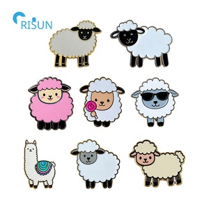 Broche en émail doux et personnalisable, pour revers, en forme d'animaux de dessin animé, <span class=keywords><strong>mouton</strong></span>, chèvre, agiga, nouveauté, fabrication - Product Image 1