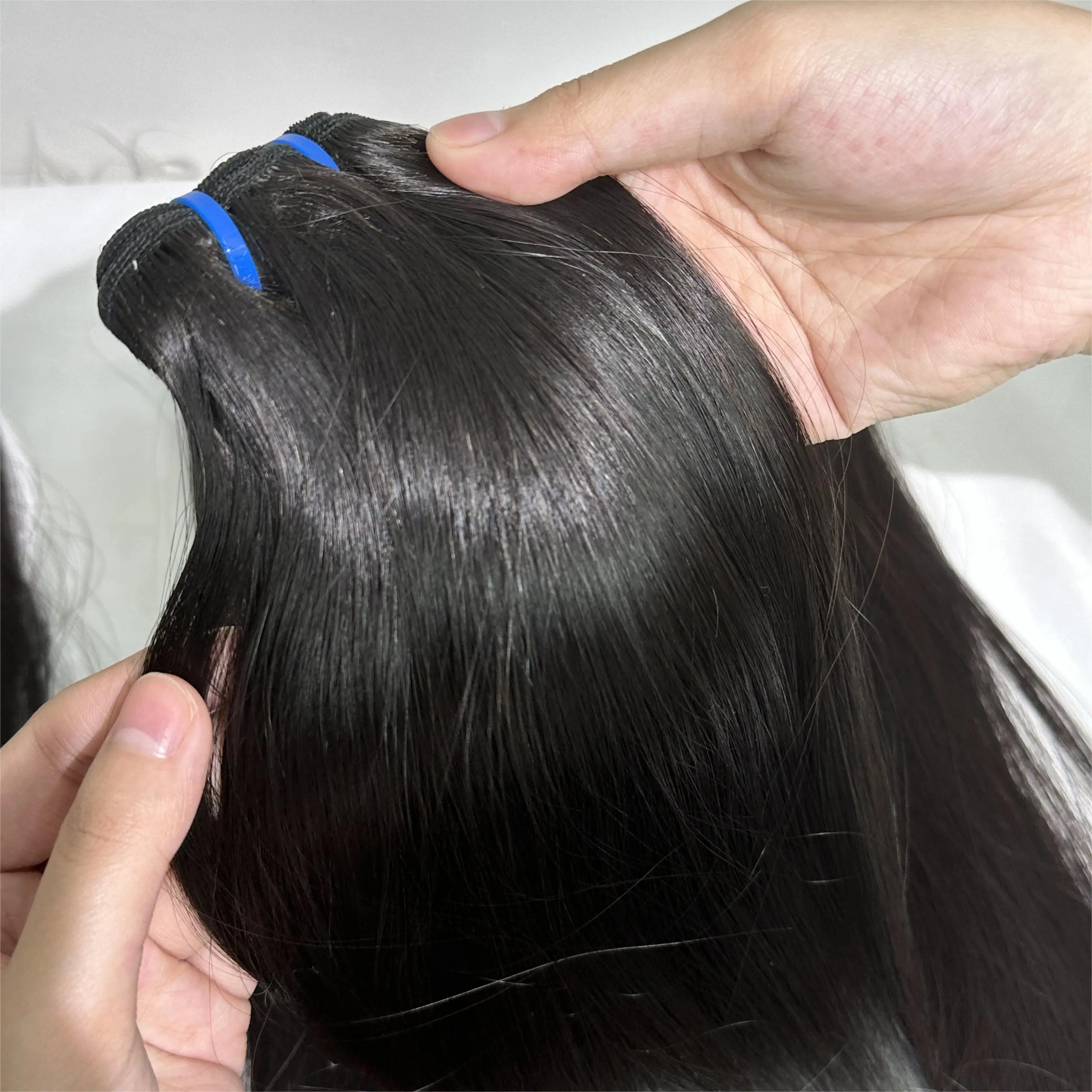 Commercio all'ingrosso, pacchetto di capelli brasiliani, doppio disegnato a buon mercato di estensione dei capelli umani, tessuto grezzo dei fasci di capelli allineati alla cuticola vergine