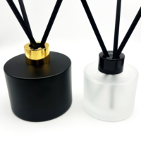 Bouteille de diffuseur d'arôme de parfum de luxe noir mat 100ml 200ml bouchon carré en aluminium avec pulvérisateur à pompe