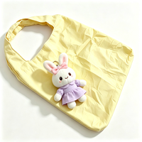 Sac fourre-tout quotidien portable en peluche Kawaii de haute qualité, sac à main en nylon OEM avec jouet en peluche personnalisé en forme de lapin