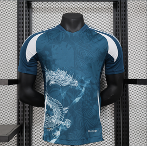 تصميم جديد لعام 2025 قمصان كرة قدم رجالية للبالغين بأكمام قصيرة مصنوعة من البوليستر 100٪ قابلة للتنفس سريعة الجفاف خفيفة الوزن مطبوعة بتقنية النقل الحراري - Product Image 1