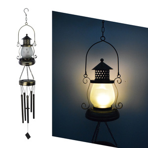 ไฟสวนโซลาร์เซลล์กันน้ำสไตล์เรโทร โคมไฟเหล็กดัดกลางแจ้งแบบใหม่ พร้อมกระดิ่งลม สำหรับตกแต่งสวนและลานบ้าน เหมาะสำหรับตั้งแคมป์ - Product Image 2