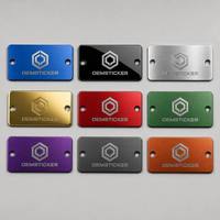 Plaque signalétique personnalisée en aluminium anodisé rouge avec code QR photosensible, étiquettes de suivi d'inventaire et d'actifs, étiquettes métalliques
