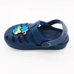 En gros <span class=keywords><strong>pas</strong></span> <span class=keywords><strong>cher</strong></span> doux enfants EVA sabots chaussures de jardin d'enfants en plein air décontracté sandales en plastique pantoufles de glissière pour garçons et filles - Product Image 5