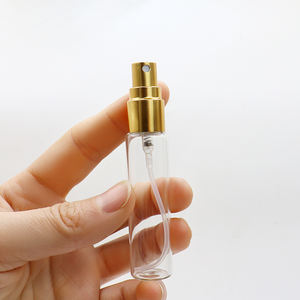 Vente en gros de flacons de parfum carrés en verre transparent miniatures vides de 5 ml, 8 ml, 10 ml, avec vaporisateur rechargeable et bouchons en plastique - Product Image 3