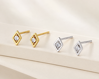 Boucles d'oreilles minimalistes en argent sterling 925 vermeil avec zircon en forme de diamant pour femmes, bijoux fins