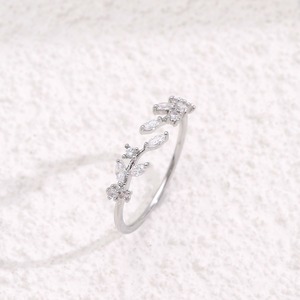 Anel Feminino Simples com Design de Folha e Micro-Incrustação de Zircônia, 100% Ajustável, em Latão, Estilo Europeu, Corte Princesa, Moda Transfronteiriça - Product Image 2