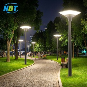 Farola Solar Autolimpiante de 45W 5000LM, Lámpara LED para Exteriores con Poste, IP65, Batería de 438WH, 5-10 °   Panel de Drenaje para Área de Estacionamiento en Carretera - Product Image 1