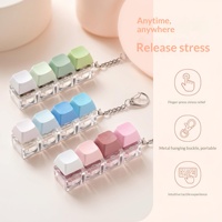 Porte-clés anti-stress en PVC style clavier macaron à quatre boutons, avec touches lumineuses – Jouet de décompression DIY pour tous les âges