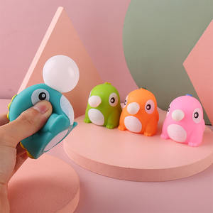Giocattolo Antistress Dinosauro <span class=keywords><strong>che</strong></span> Soffia Bolle - Giocattolo Squeaky Squishy Adorabile per Bambini - Giocattolo per Alleviare lo Stress e Rilassarsi - Product Image 3