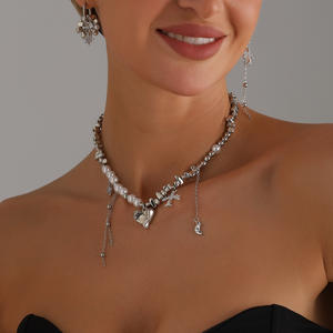 Joyería Irregular Corazón Avión Estrella Luna Elemento Colgante Luz Collar metálico de lujo para mujer - Product Image 1