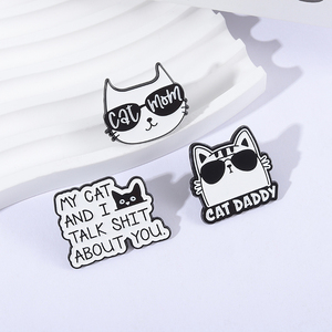 Cool Gafas de sol Black Cat Mom Daddy Esmalte Pins My Cat and I Talk Shit About You Broches Solapa Insignia Joyería Regalos para amigos - Product Image 2