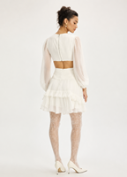 Nouvelle Robe Mini Été 2026 USA Australie en Chiffon Blanc Artisanat Lourd, Manches Longues Bouffantes, Taille Découpée, Volants Superposés, pour Élopement