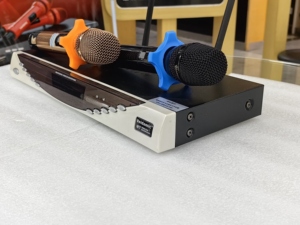Sistema de micrófono inalámbrico UHF profesional M60 KTV Entertainment para karaoke - Product Image 6