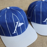 Op maat gemaakte geborduurde logo 6-delige gestreepte tweekleurige flat brim pet van katoen, verstelbare sport snapback caps groothandel voor heren en dames