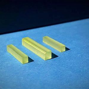 Cristal YAG dopé au néodyme-céium en morceaux (Nd^3+, Ce^3+:Y3Al5O12) et en tranches, à taux de répétition élevé - Product Image 6