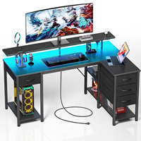Bureau de jeu en métal en forme de L moderne et réversible avec tiroirs, prises électriques, éclairage LED, étagères de rangement, design d'angle, bureau d'ordinateur