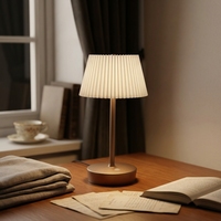 Lampe de bureau intelligente à piles en aluminium et acrylique, commande tactile, lumière d'étude LED, gradation à trois niveaux, lampe de table LED rechargeable