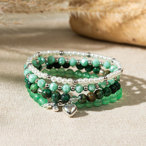 Bracelet en perles de verre soufflé à la main, multicolores, multi-couches, élastique, style bohème, charme en forme de croix et de cœur, cadeau unisexe - Product Image 1