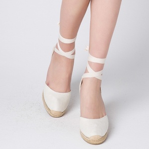 Sandali con Zeppa di Lusso 2025 da Donna, alla Moda, Estivi, con Plateau e Tacco Alto, da Esterno, a Punta Chiusa, con Lacci, Tomaia in Tela e Cotone - Vendita all'Ingrosso - Product Image 3