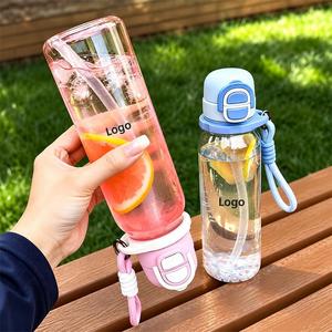 ขวดน้ำพลาสติกปลอดสาร BPA พร้อมสายสะพาย ฝาเปิดแบบพลิกขึ้น แก้วน้ำสำหรับเล่นกีฬา สำหรับกิจกรรมกลางแจ้งและโรงเรียน - Product Image 3