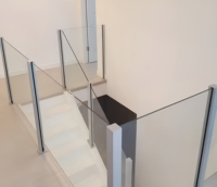 Balustrades et mains courantes modernes en aluminium en forme de U pour balcons de villas, fixation au sol, résistantes à l'eau